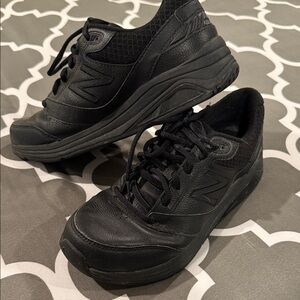 Black Women's Athletic New Balance Shoes